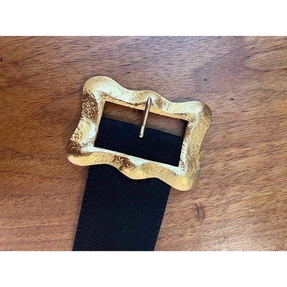 (28-29.5) Vintage CHANEL belt - Picture 1 of 3